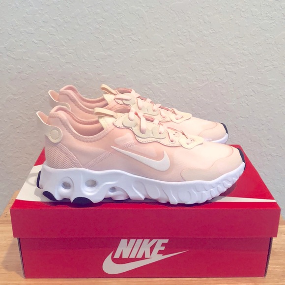Nike Shoes - 💖🤍NIKE REACT ART3MIS SNEAKERS🤍💖